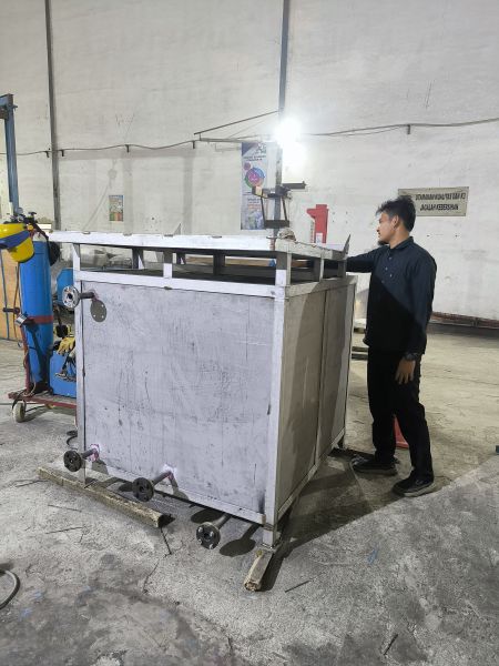 Fabrikasi Dan Delivery Tote Tank SUS316L Untuk Penyimpanan Bahan Korosif