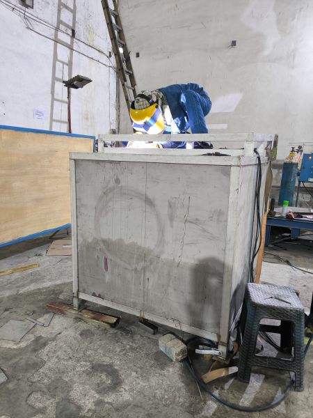 Fabrikasi Dan Delivery Tote Tank SUS316L Untuk Penyimpanan Bahan Korosif